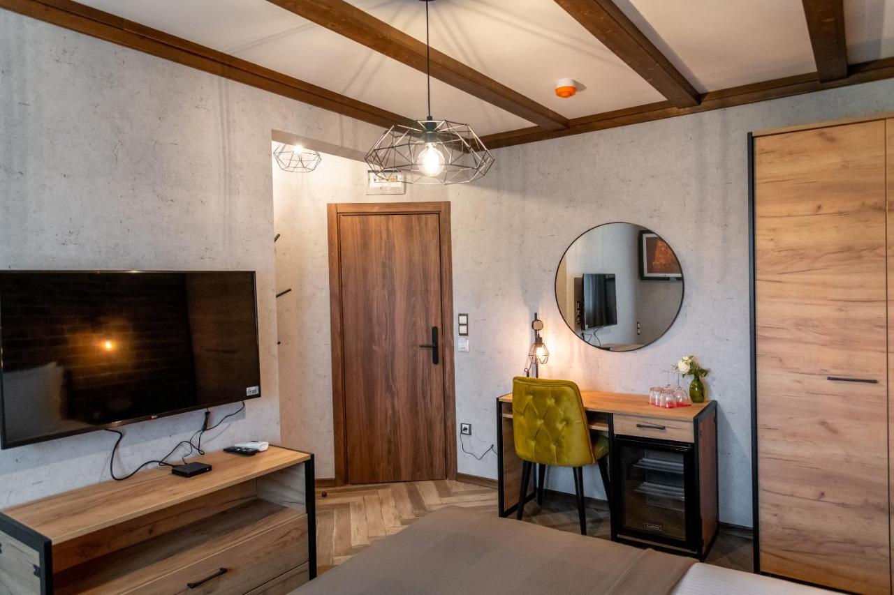 Hotel Hunters House Ezerets Экстерьер фото